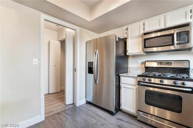 Building Photo - 3929 S Torrey Pines Dr