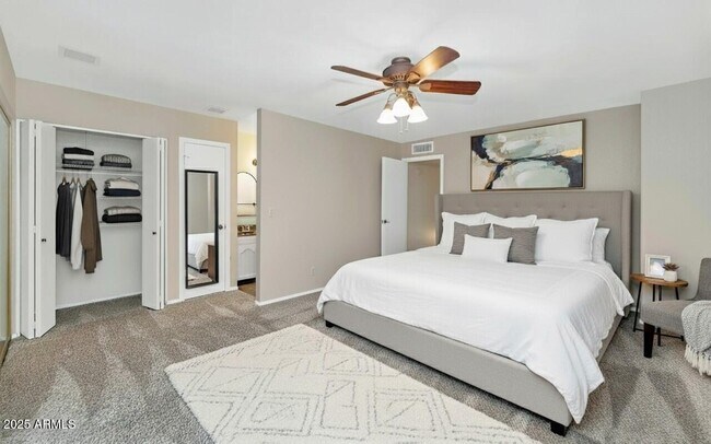 Building Photo - 5726 N 10th St