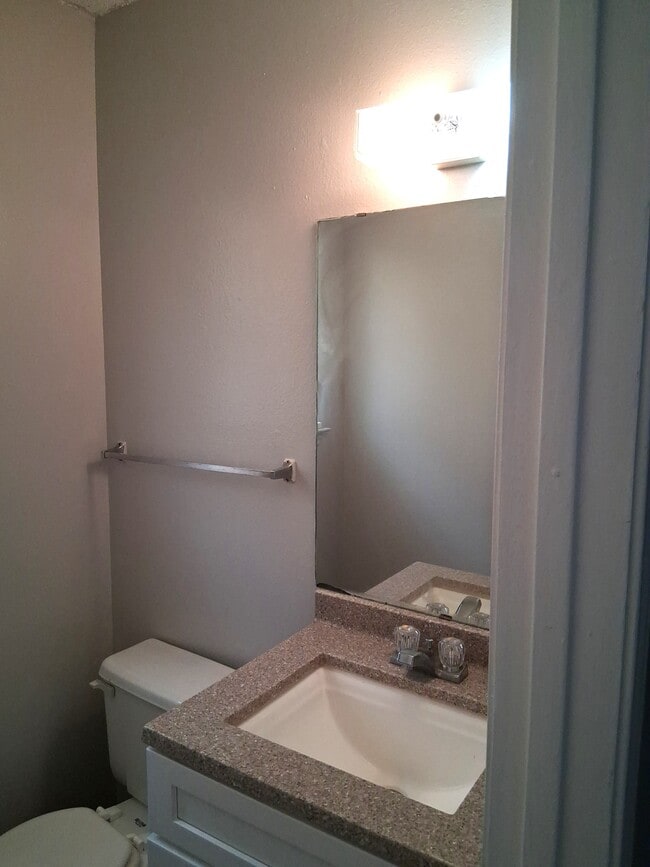 Building Photo - 3703 Hereford Ln