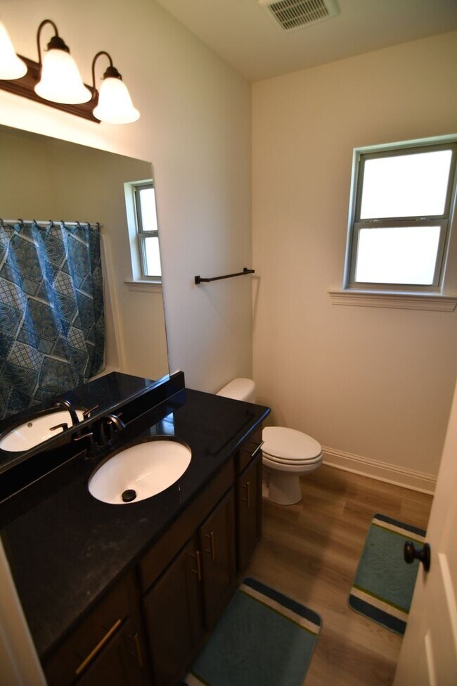 Building Photo - Trendy, 3 bedroom, 2 bath home in coveted Kenilworth Crossing Community near LSU