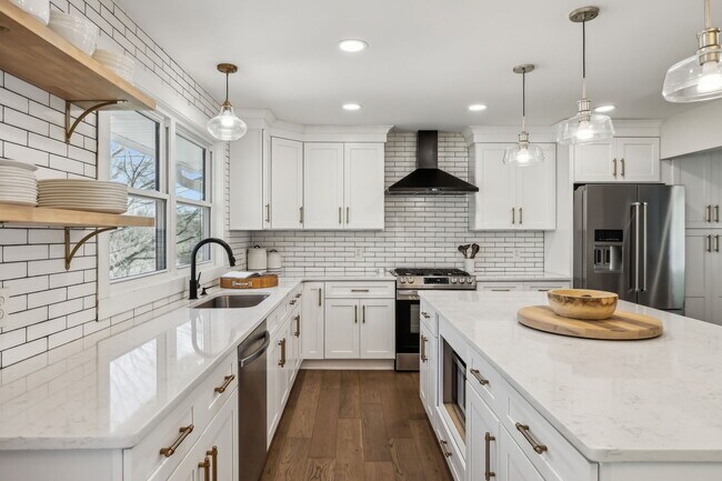 Building Photo - 4604 Mountainview Dr