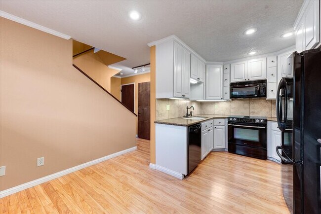 Building Photo - RIVERFRONT CONDO IN LONGVIEW