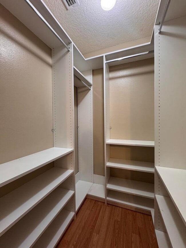 Building Photo - 3 Bedroom in Seminole Woods