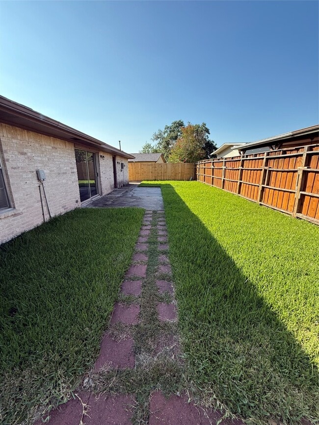 Building Photo - 10423 Sagemeadow Ln