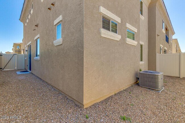 Building Photo - 1367 S Country Club Dr