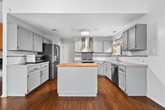 Building Photo - 7811 Finch Trail