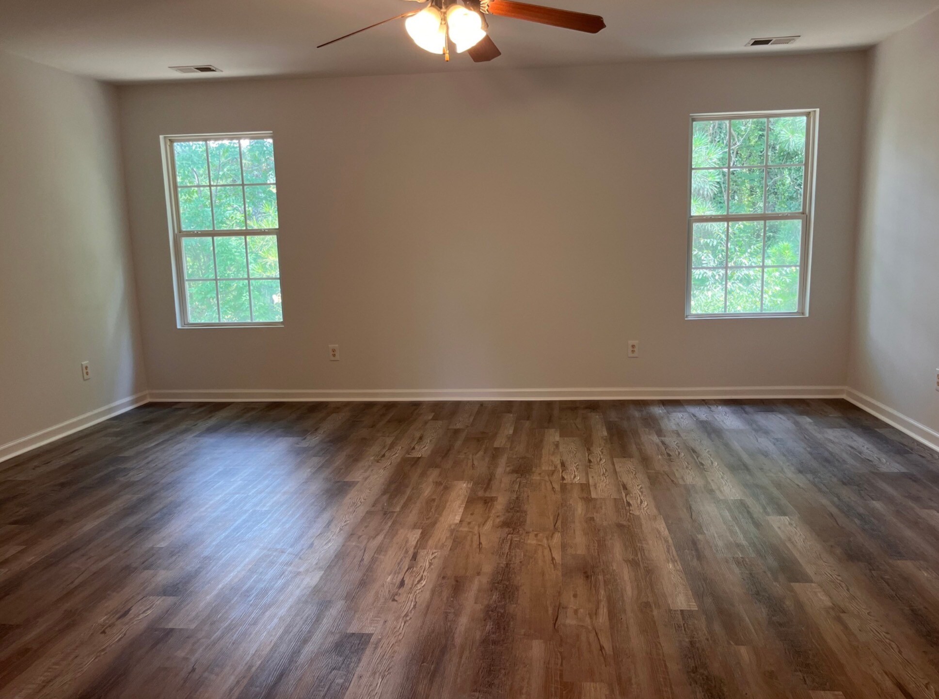 Building Photo - 637 Pointe S Pkwy
