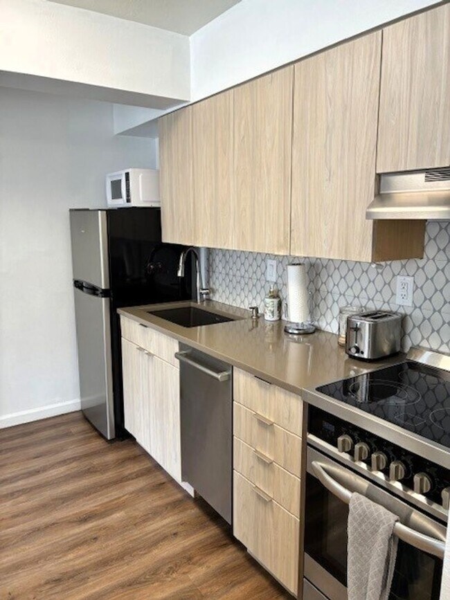 Building Photo - Long Term Rental- Chateau Claire 52