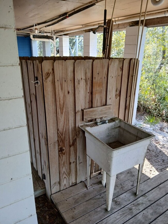 Building Photo - Charming Coastal Rental at Bald Point FL