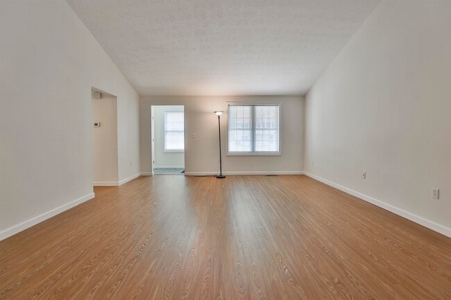 Building Photo - 4 Myopia Ln