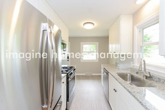 Building Photo - 2521 Oregon Ave S