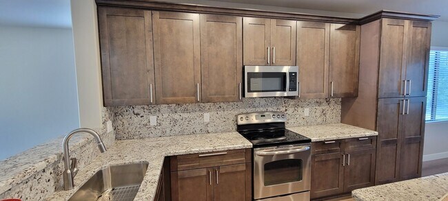 Building Photo - Unbelievable 3 bedroom 2 bath home in Peca...