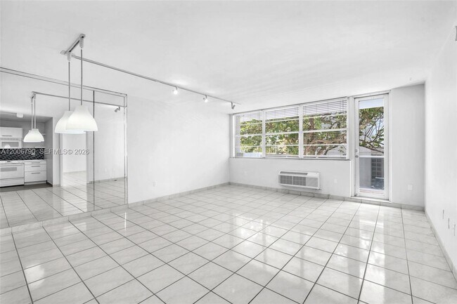 Building Photo - 5313 Collins Ave