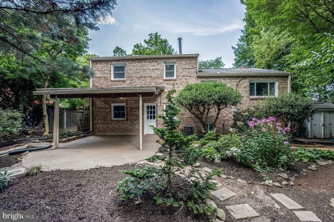 Building Photo - 1403 Ellison St