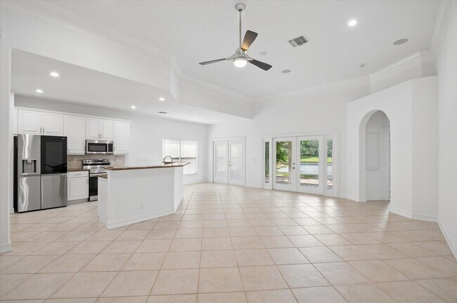 Building Photo - 11289 NW 65th Manor