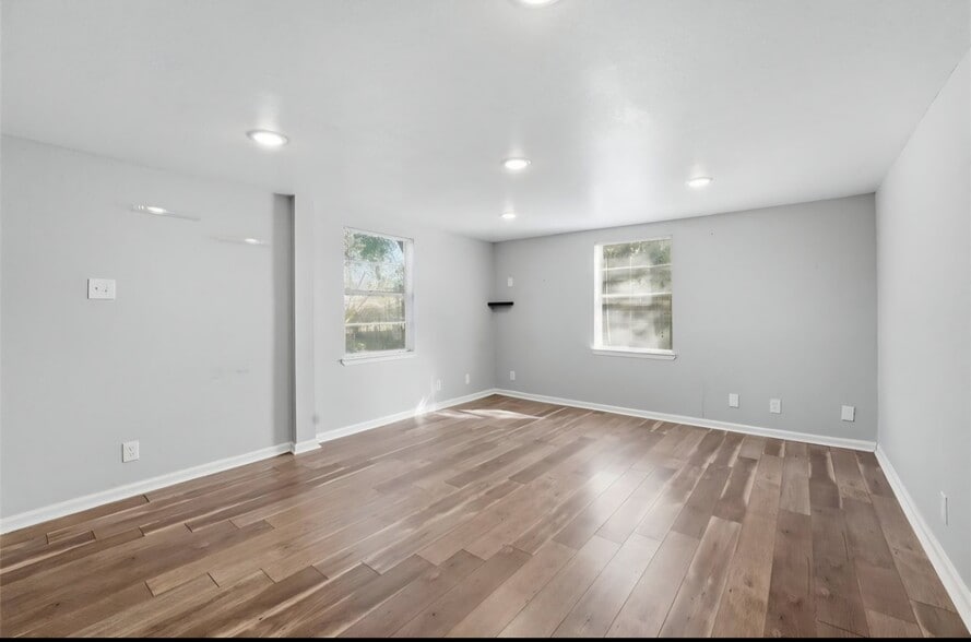 Building Photo - 6526 Linden St