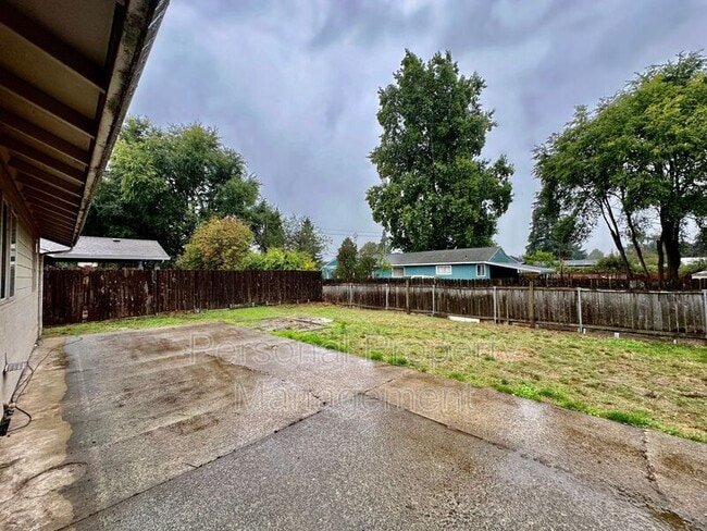 Building Photo - 14208 NE 85th St