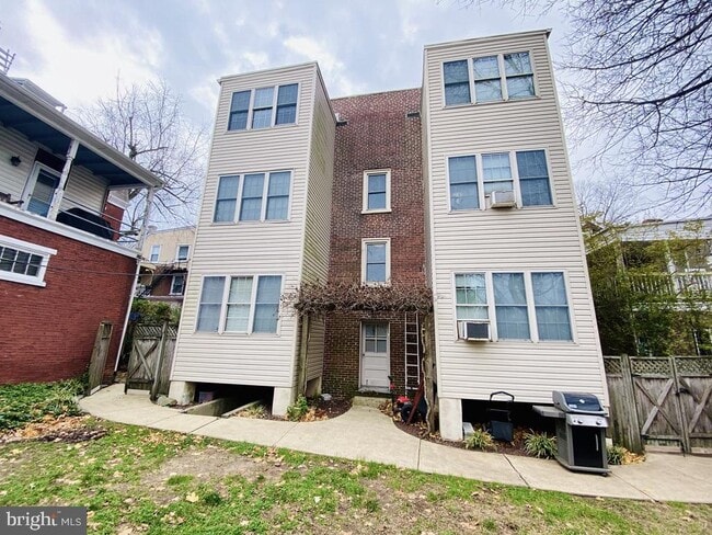 Building Photo - 1505 Delaware Ave