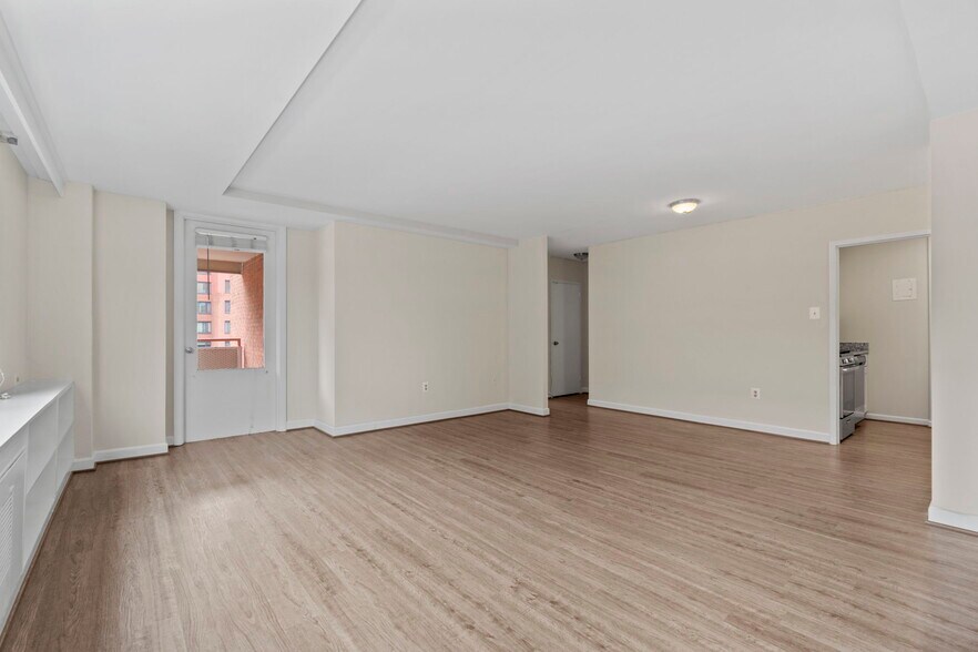 door to private balcony - 1011 Arlington Blvd