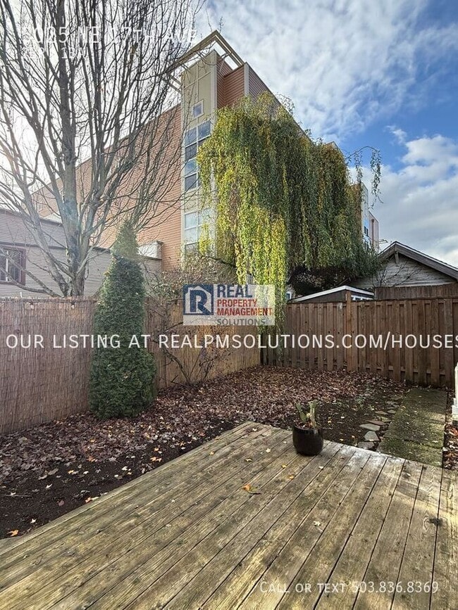 Building Photo - 5025 NE 17th Ave