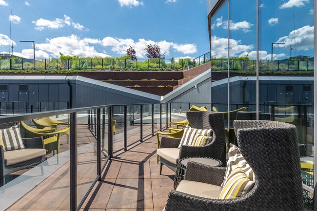 Building Photo - 949 1st St SE