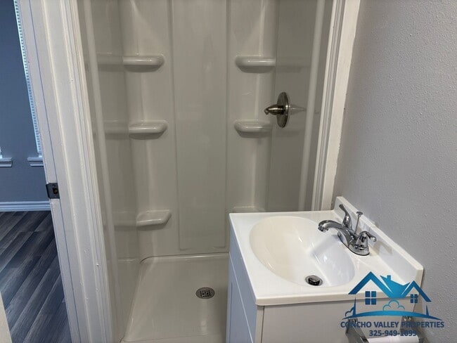 Building Photo - For Rent - 1 Bed/ 1 Bath Garage Apt - 1418 1/2 S Van Buren