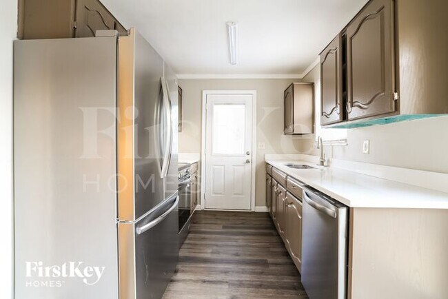 Building Photo - 4609 Paxton Dr S