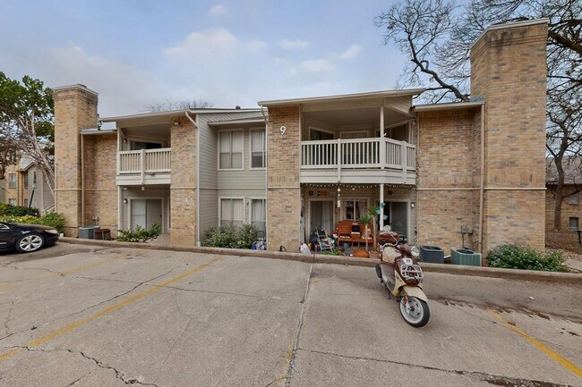 Building Photo - 2450 Wickersham Ln