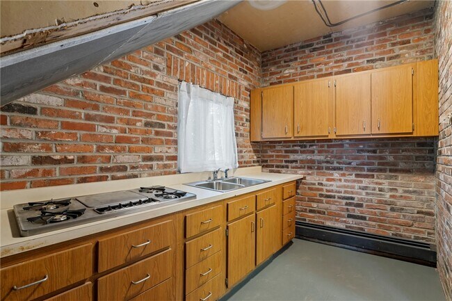 Building Photo - 6026 Sawyer St