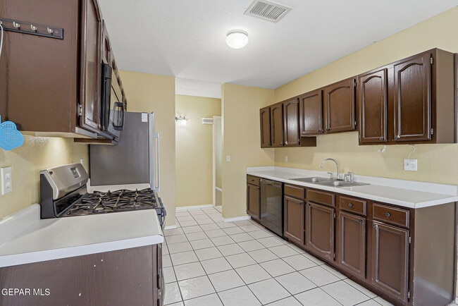 Building Photo - 12528 Martin Bauman Dr