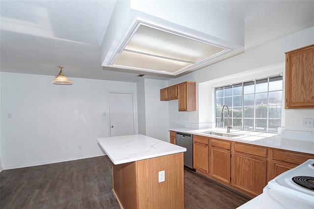 Building Photo - 8221 Edgewater Dr
