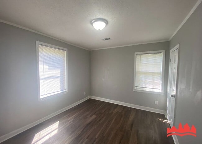 Building Photo - 2302 Alameda Ave