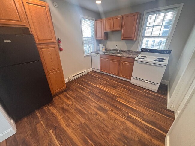 Building Photo - 801 E Hector St