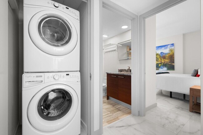 Building Photo - 101 S Fort Lauderdale Beach Blvd