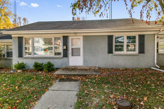 Primary Photo - 522 W Lawn St