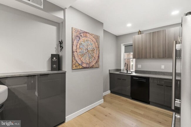 Building Photo - 311 Wharton St