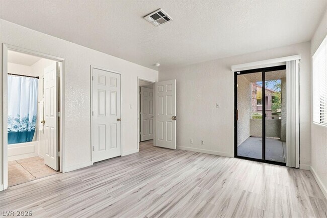 Building Photo - 5042 S Rainbow Blvd
