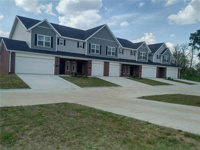 Building Photo - 2731 W Kilimanjaro Way