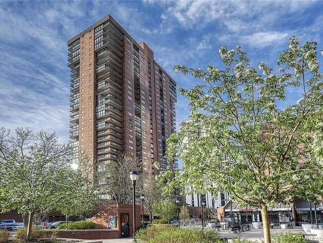 Building Photo - Location is as Good as it Gets!