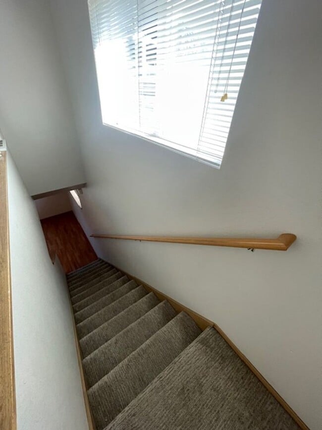 Building Photo - Charming and Spacious 3-Bedroom Townhome w...