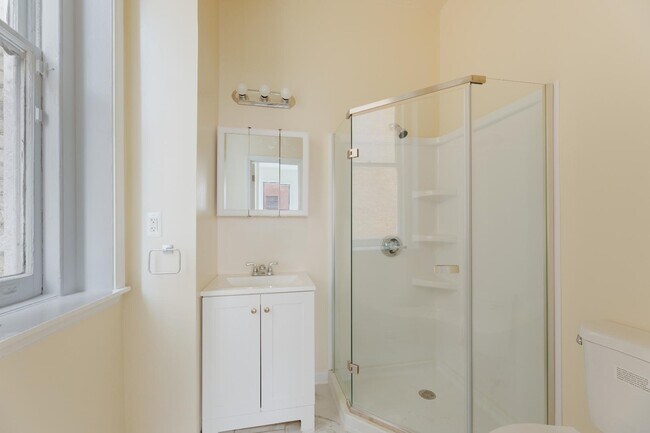 Building Photo - 1916 Eutaw Pl