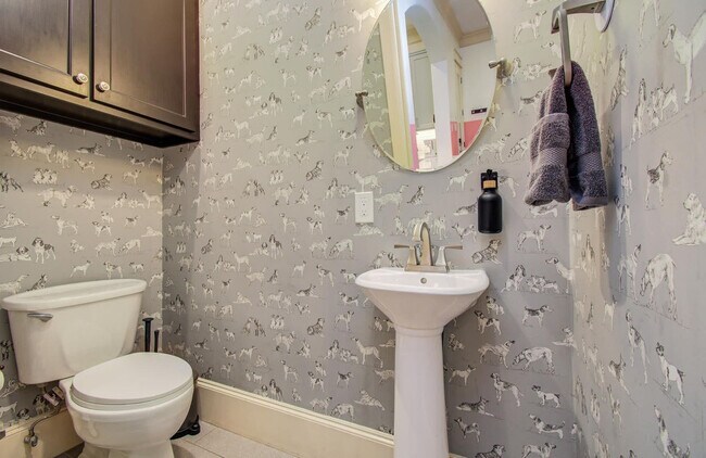 Building Photo - 1204 E 29th St