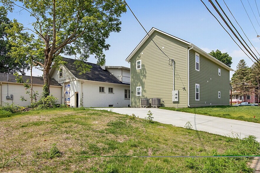 Building Photo - 3955 Rookwood Ave