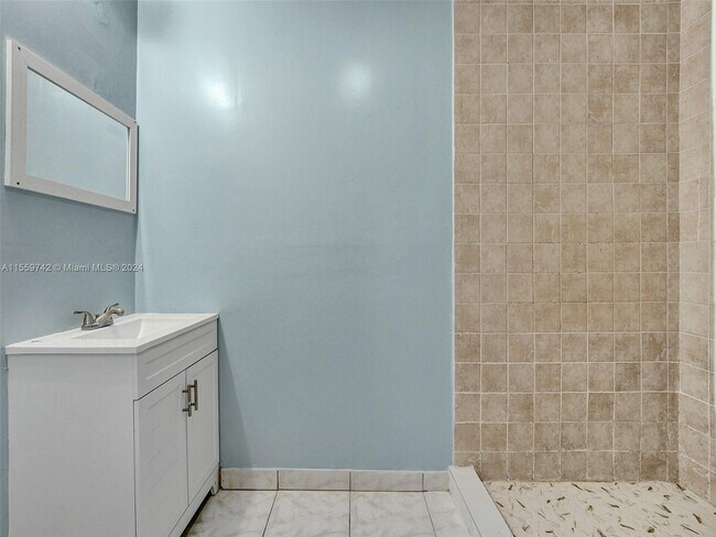 Building Photo - 1298 NE 39th St