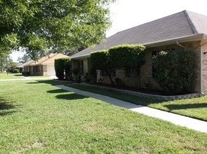 Building Photo - 1624 Glendale Rd