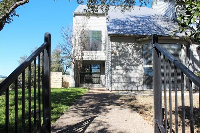 Building Photo - 101 World of Tennis Sq