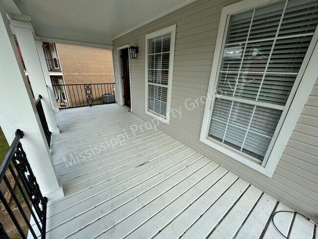 Building Photo - 402 Saddle Creek Dr