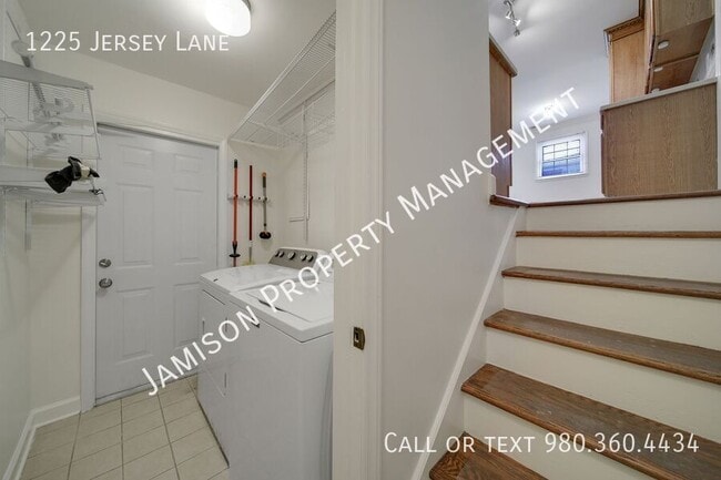 Building Photo - 1225 Jersey Ln