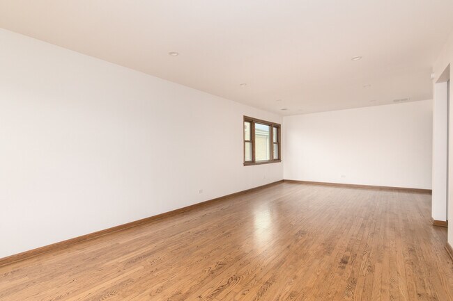 Building Photo - 8440 W Windsor Ave