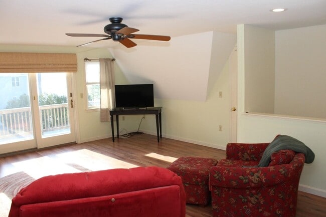Building Photo - Long Term Rental Meredith, NH